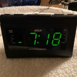 RCA Clock Radio with Alarm  USB Charging